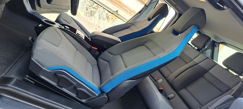 BMW i3 (2015) REX*LED*VÝBAVA*STAV*VÝHŘEV - fotka 20 z 42