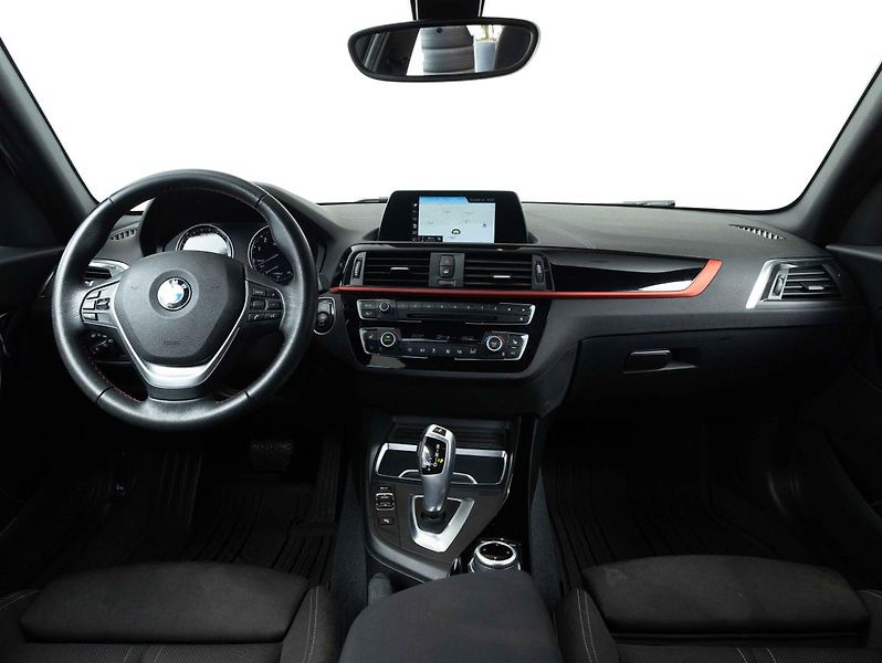 BMW Řada 1 118i - fotka 12 z 22