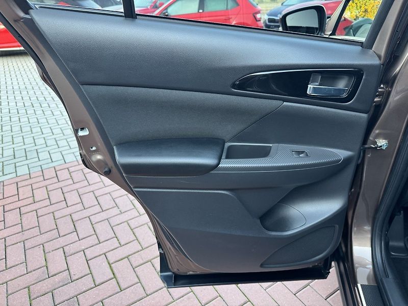 Mitsubishi Eclipse Cross (2019) 1.5 T-Mivec LED Blis Kamera - fotka 26 z 50
