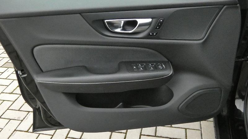 Volvo S60 T4 FWD R-Design - fotka 8 z 21
