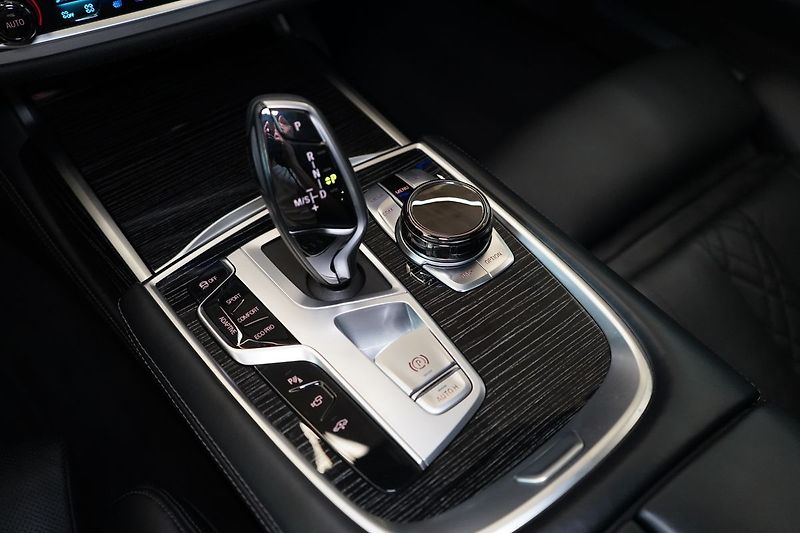 BMW Řada 7 740d xDrive, Nezávislé,HUD,PPF - fotka 37 z 47
