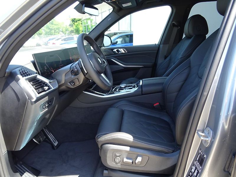 BMW X5 xDrive30d - fotka 2 z 7