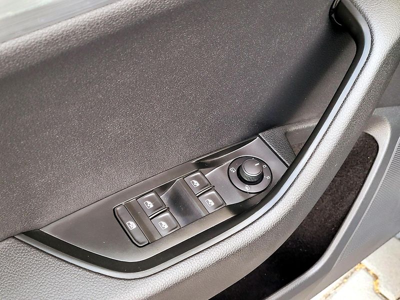 Škoda Superb TSi DSG AMB *SERVIS,CEBIA   - fotka 40 z 43