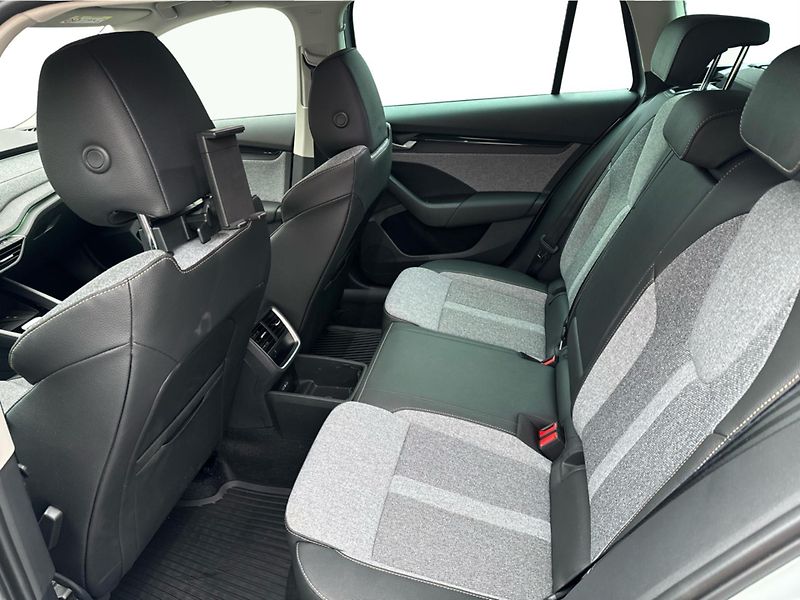 Škoda Octavia IV FL Combi Top Selection 2.0 - fotka 12 z 24