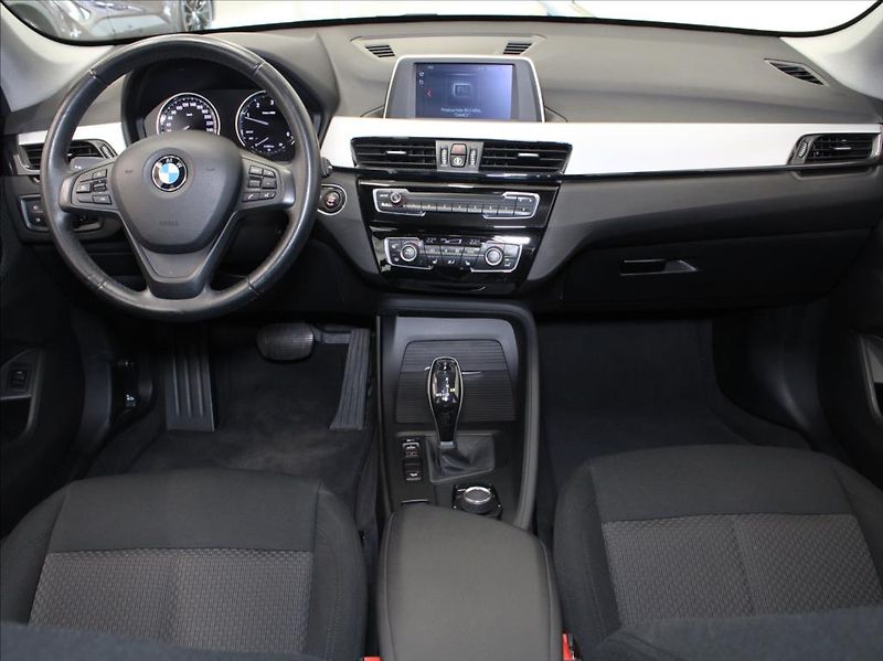 BMW X1 2,0 18d xDrive 115tkm.2.maj.ČR - fotka 8 z 24