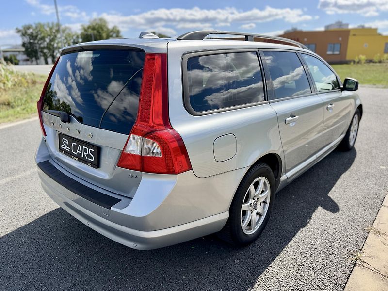 Volvo V70 2.4 D5 KŮŽE NAVIGACE SERVISKA - fotka 5 z 44