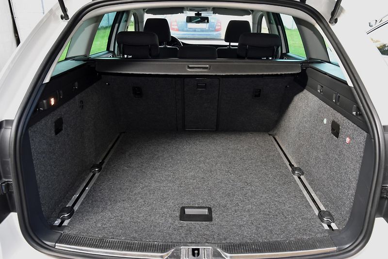 Škoda Superb 2.0 TDi CR,NAVI,VÝHŘEV,XENONY - fotka 41 z 45