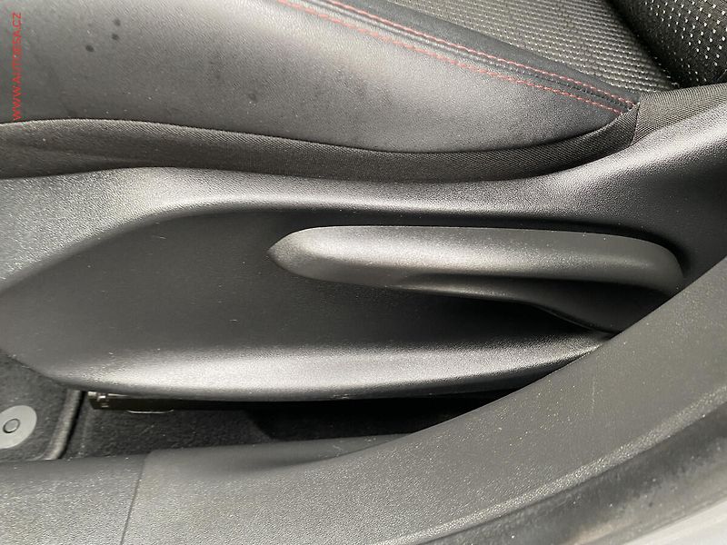Peugeot 208 (2019) 1.2 PT, GT Line, AT, panor - fotka 14 z 18