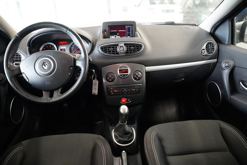 Renault Clio - fotka 5 z 19