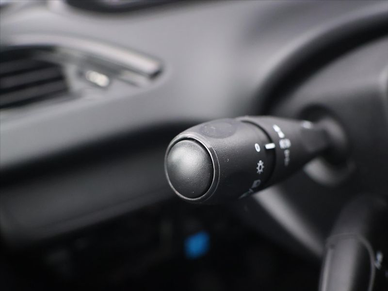 Peugeot 208 1,2 PureTech Klima CZ 1.Maj. - fotka 19 z 32