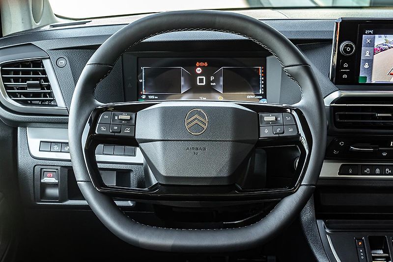Citroën SpaceTourer 2,2 SHINE M BlueHDi 180k - fotka 13 z 21