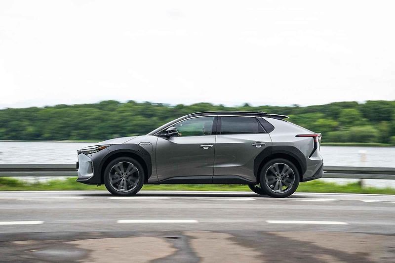 Toyota bZ4x při jízdě
