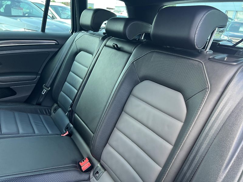 Volkswagen Golf R Variant 2.0TSi 221kw 4x4 DSG - fotka 27 z 41