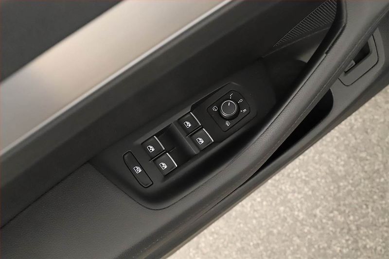 Volkswagen Passat (2016) 1.6 TDI, Kůže, Navi, Tempomat - fotka 16 z 16