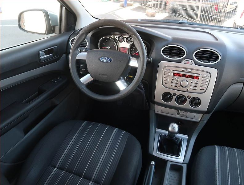 Ford Focus (2008) 1.6 16V, po STK, plně pojízdný - fotka 7 z 16