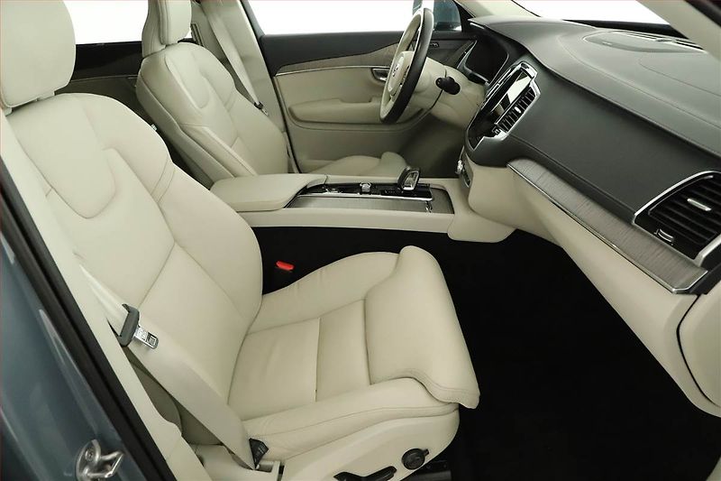 Volvo XC90 (2023) B5 AWD - fotka 7 z 19