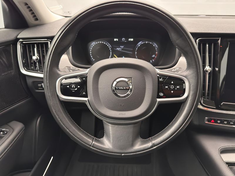 Volvo V90 CC D4 AWD MOMENTUM PRO  - fotka 3 z 47