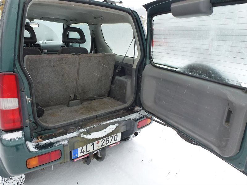Suzuki Jimny 1,3 16v 4x4 Off Road, Na oprav - fotka 15 z 29