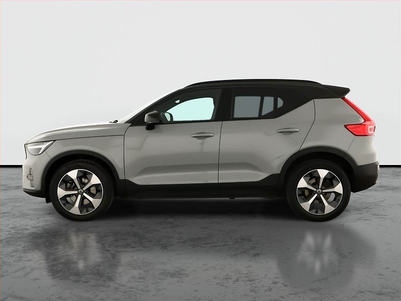 Volvo XC40 (2023) B3 - fotka 3 z 19