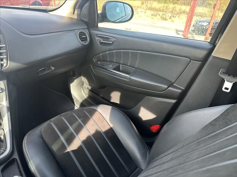 Lancia Delta 1,4 i 88kW DIGIKLIMA 6KVALT - fotka 15 z 21