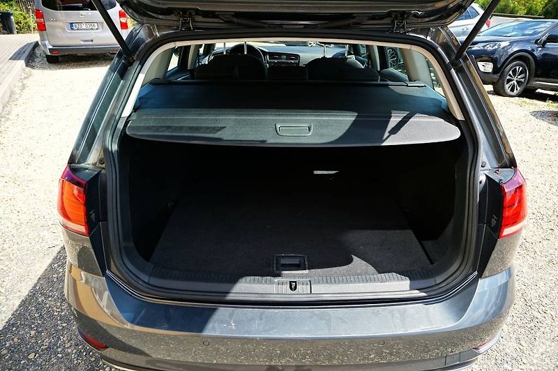 Volkswagen Golf Variant (2018) MATCH 1,0 TSI 81 kW - fotka 10 z 37
