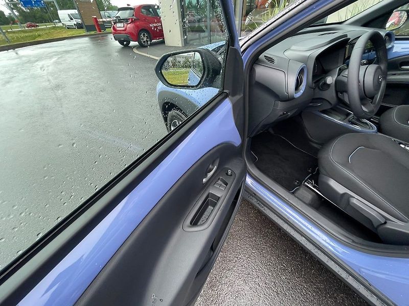Toyota Aygo 1.5 Hybrid automat Style - fotka 13 z 27