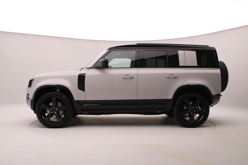 Land Rover Defender 110 D350 X-Dynamic HSE - fotka 9 z 59
