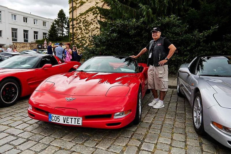 Americké automobily Corvette na 21. ročníku tradičního srazu v areálu Plzeňského Prazdroje.