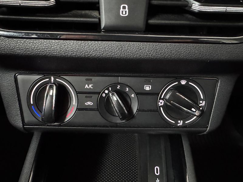 Škoda Scala (2022) 1.0 TSI 70kw Ambition - CZ - fotka 14 z 19