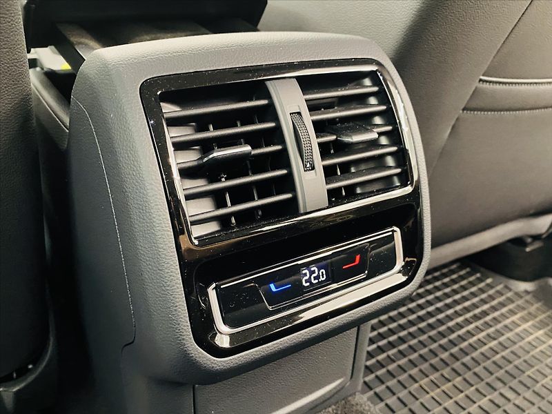 Volkswagen Passat 2,0 TDI 110kW Elegance - fotka 18 z 22