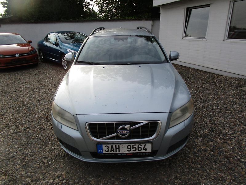 Volvo V70 2,4D-136KW - fotka 2 z 13
