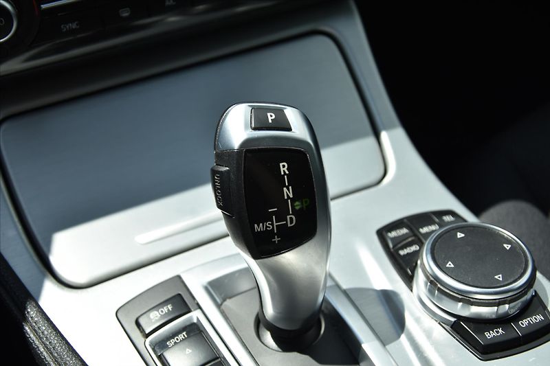 BMW Řada 5 525d xDrive 160kW ČR - fotka 19 z 30