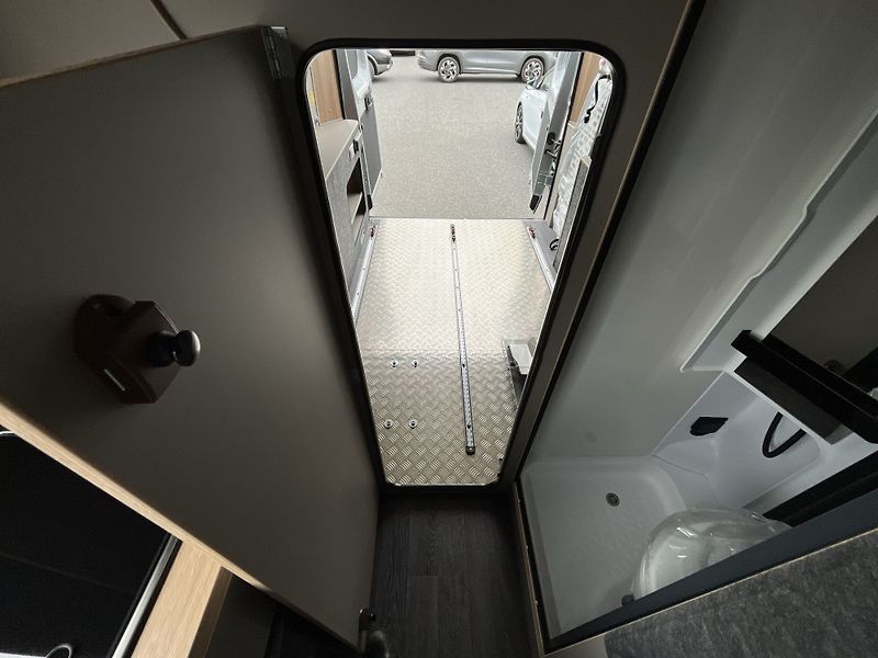 Weinsberg (2027) CaraBus GREY 630 MEG Edition F - fotka 18 z 22