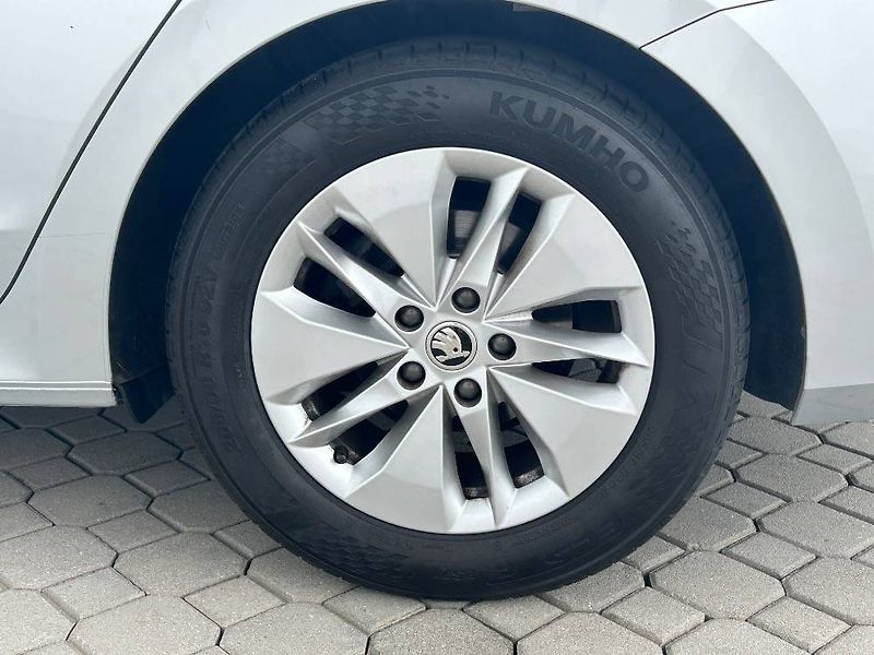 Škoda Octavia Ambition 6MP 2,0TDI - fotka 20 z 23