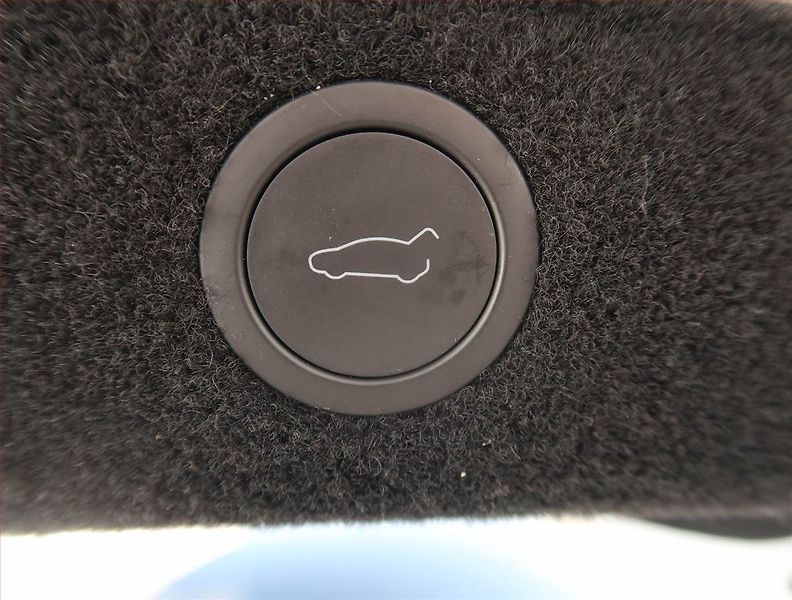Tesla Model 3 (2024) Standard Range 60kWh - fotka 16 z 25