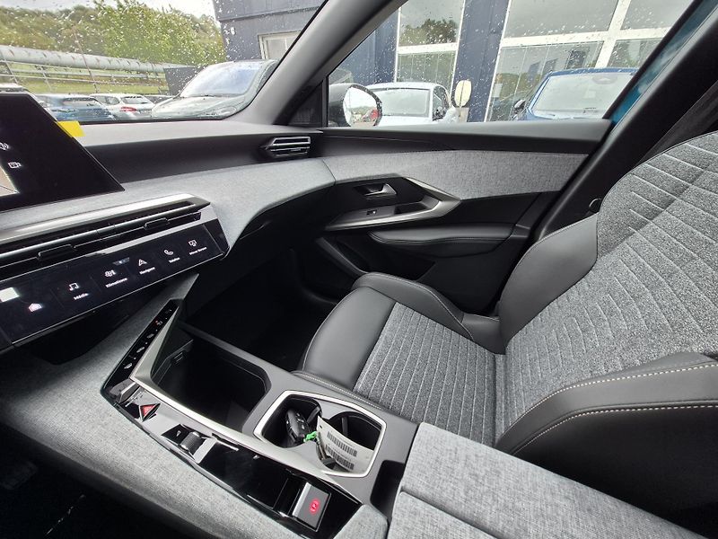 Peugeot 3008 (2026) BUSINESS Hybrid 145 e-DCS6 - fotka 18 z 20