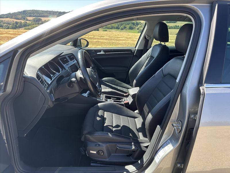 Volkswagen Golf 1,4 TSI 90kW DSG Highline Xeno - fotka 11 z 35