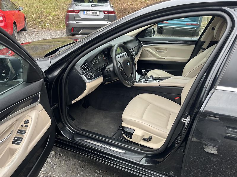 BMW Řada 5 (2014) 2,0D 135Kw NAVI,SV.KŮŽE,XENON - fotka 9 z 17