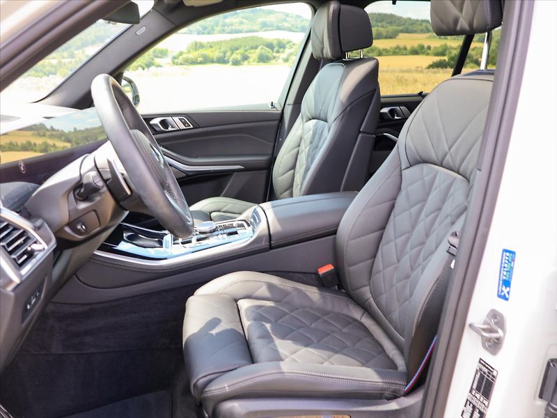BMW X5 3,0 xDrive30d Mpacket - fotka 13 z 42