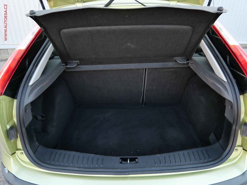 Ford Focus (2006) 1.6i, AC, park.čidla - fotka 7 z 16