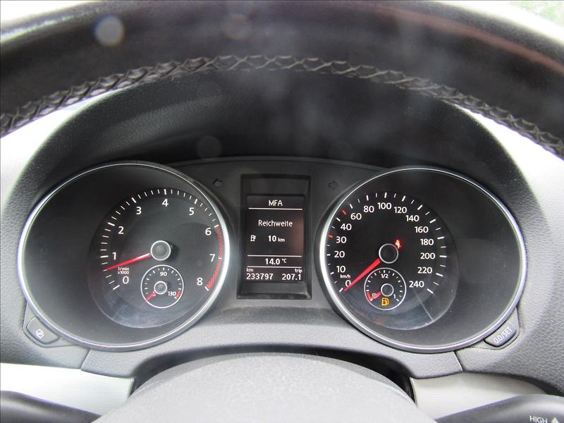Volkswagen Golf 1,2 TSI 77kW BMT Team - fotka 13 z 28