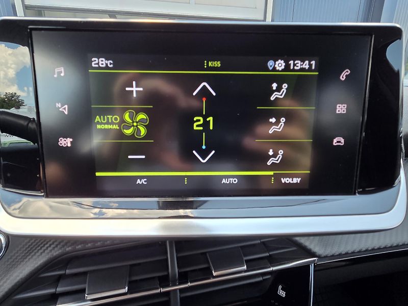 Peugeot 2008 (2022) 1.2 PT 100 ALLURE PACK MAN6 - fotka 18 z 27