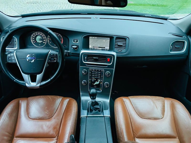 Volvo S60 2.0D 120KW 5VÁLEC VÝHŘEV SENZO - fotka 23 z 44
