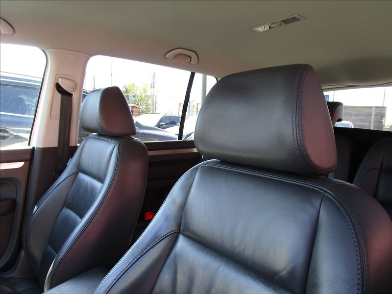 Volkswagen Touran 2.0TDi DSG Highline, 7 míst - fotka 14 z 49