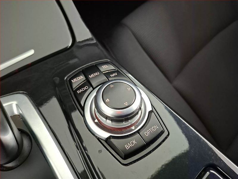 BMW Řada 5 (2014) 520d xDrive, 4X4, Automat - fotka 17 z 21