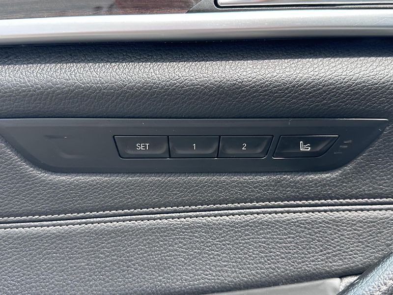 BMW Řada 5 540d xDrive M-Sport - fotka 27 z 29