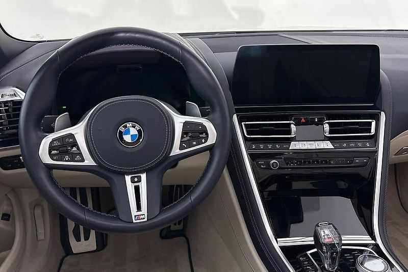 BMW Řada 8 M850i xDrive - fotka 27 z 33