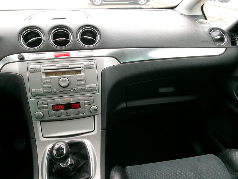 Ford S-MAX 2,0TDCi PANORAMA AC TEMP - fotka 20 z 23