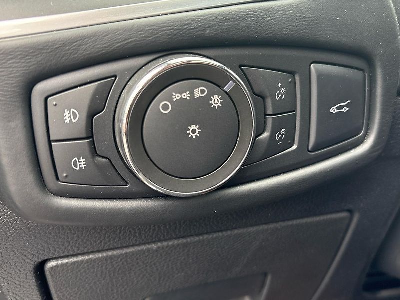 Ford S-MAX (2016) Vignale 154kW - fotka 19 z 30