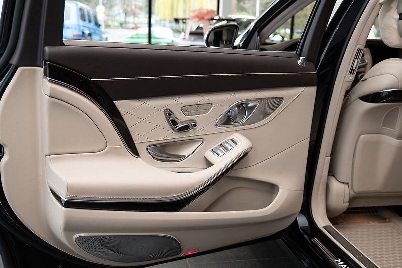 Mercedes-Benz Třídy S Maybach 4MATIC - fotka 13 z 26